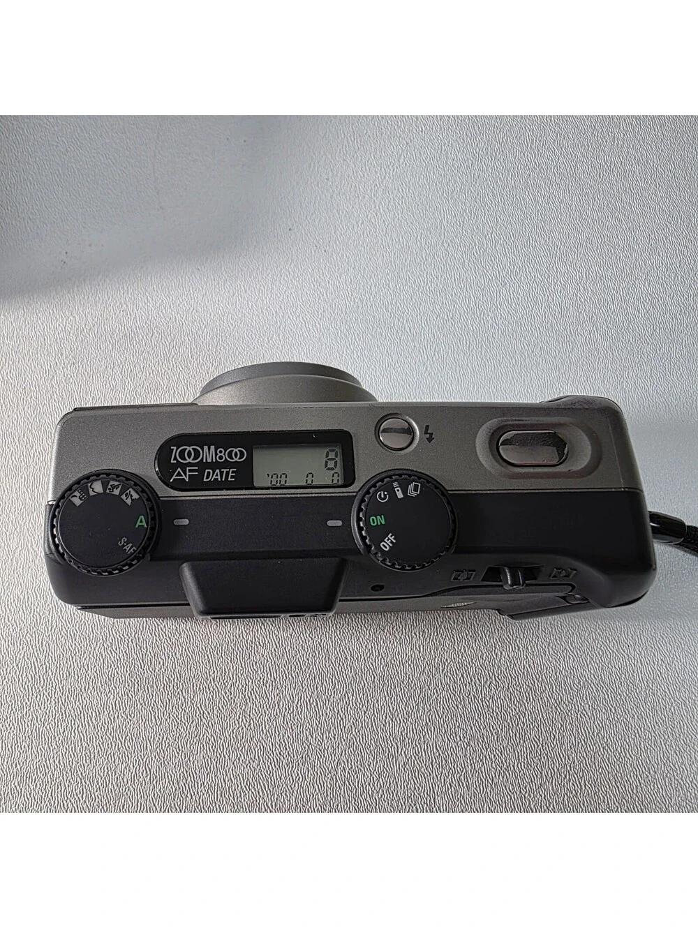 Nikon Zoom 800 AF Point & Shoot 35mm Film Camera w/ 38-130mm lens & Case